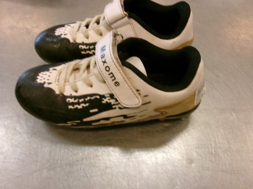 Vist Large View of Product Image Which is Used Soccer Cleats White Junior 02