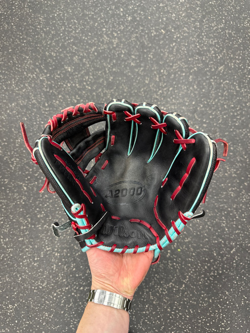 Vist Large View of Product Image Which is Used Wilson A2000 PF11SS BB/SB Glove RH Throw Black 11"