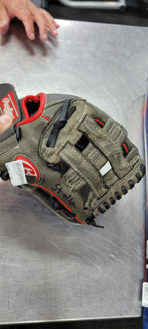 Vist Large View of Product Image Which is Used Rawlings 11 BB/SB Glove RH Throw None 11"
