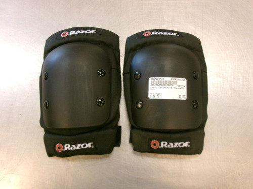 Vist Large View of Product Image Which is Used Razor Skateboard Kneepads Black MD