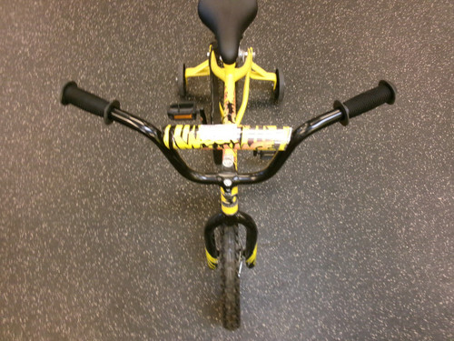 Vist Large View of Product Image Which is Used Magna MAJOR DAMAGE Training Wheel Bike Boys Yellow 16"
