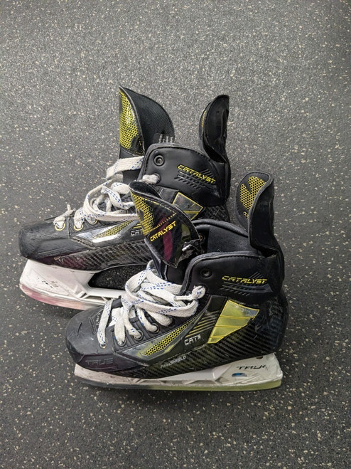 Vist Large View of Product Image Which is Used True CATALYST 9 Intermediate Hockey Skate Intermediate 5.5