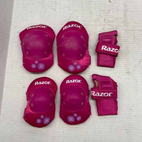 Vist Large View of Product Image Which is Used RAZOR Inline Protective Set Pink Junior