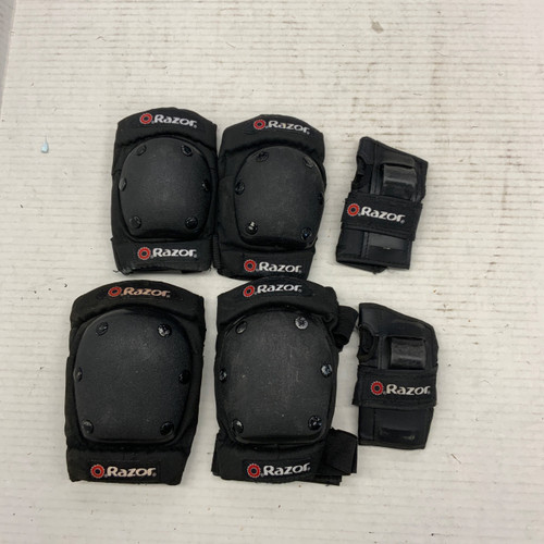 Vist Large View of Product Image Which is Used RAZOR Inline Protective Set Black Junior