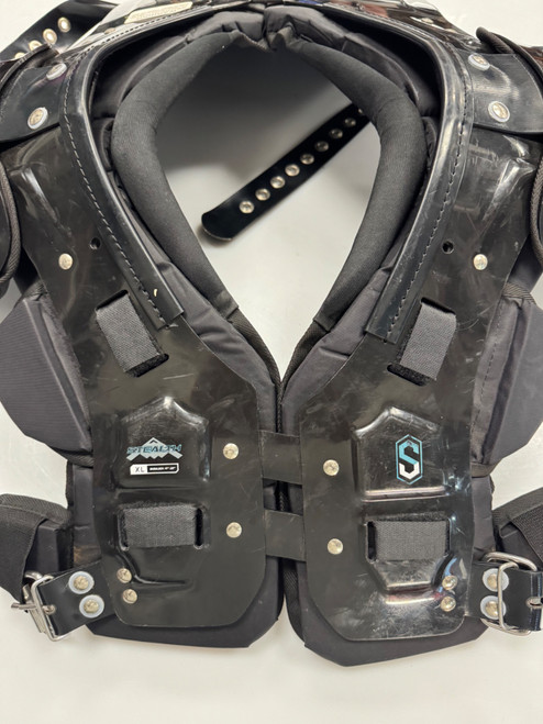 Vist Large View of Product Image Which is Used SPORTS UNLIMITED STEALTH FB Shoulder Pads Black XL