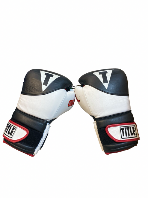 Vist Large View of Product Image Which is Used Title Boxing Boxing Gloves White MD