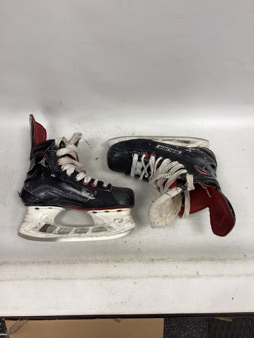 Vist Large View of Product Image Which is Used Bauer VAPOR X800 Junior Hockey Skate Junior 03.5