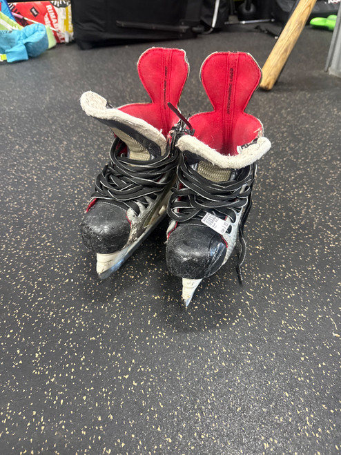 Vist Large View of Product Image Which is Used Bauer X4.0 Junior Hockey Skate Junior 03.5