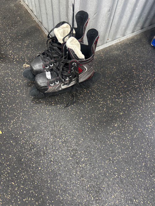 Vist Large View of Product Image Which is Used Bauer BAUER VAPOR Junior Hockey Skate Junior 01
