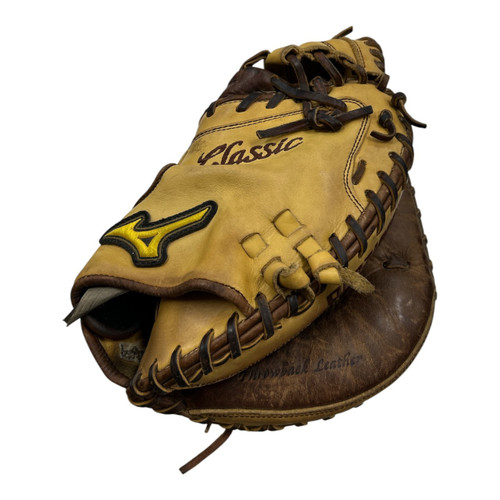 Vist Large View of Product Image Which is Used Mizuno GXC28S3 RHT 33.5 CM BB/SB Catchers RH Throw Chocolate And Almond 33 1/2"