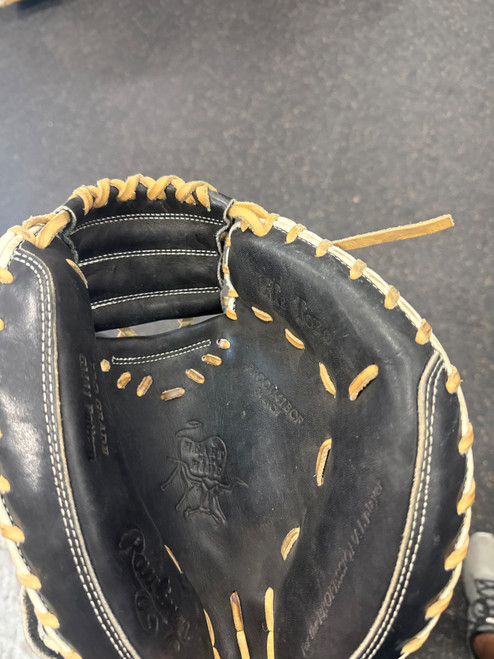 Vist Large View of Product Image Which is Used Rawlings HEART OF THE HIDE BB/SB Catchers RH Throw Black 34"
