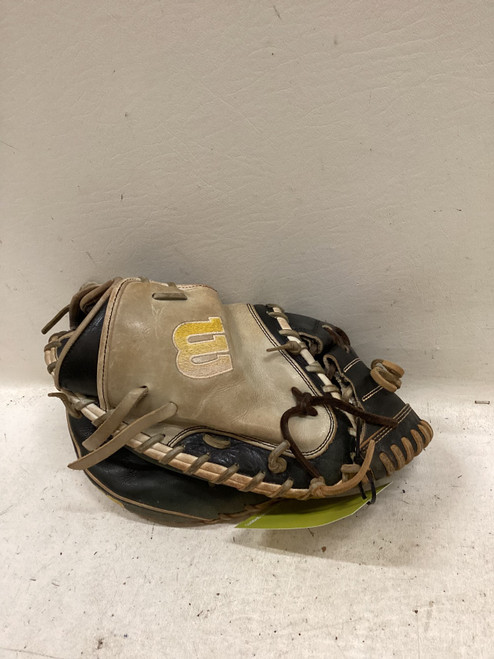 Vist Large View of Product Image Which is Used Wilson A2000 M2 BB/SB Catchers RH Throw Black And Tan 33 1/2"