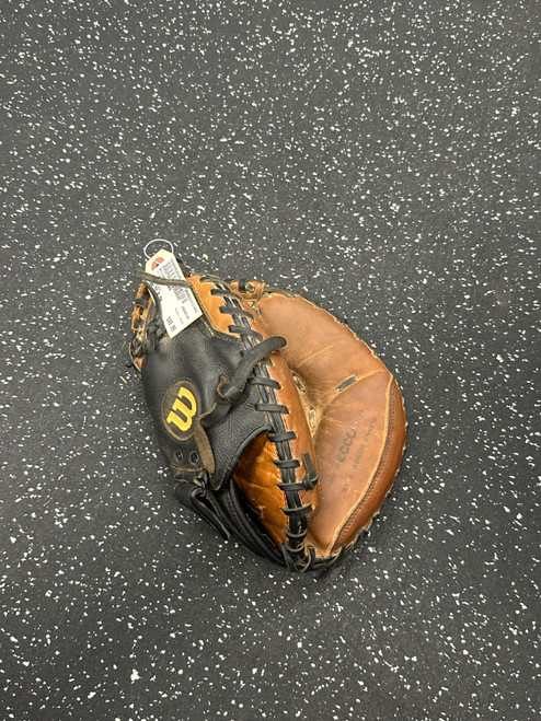 Vist Large View of Product Image Which is Used Wilson A500 BB/SB Catchers RH Throw Brown 31 1/2"