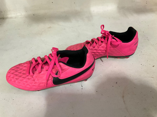 Vist Large View of Product Image Which is Used Nike Soccer Cleats Pink Junior 02.5