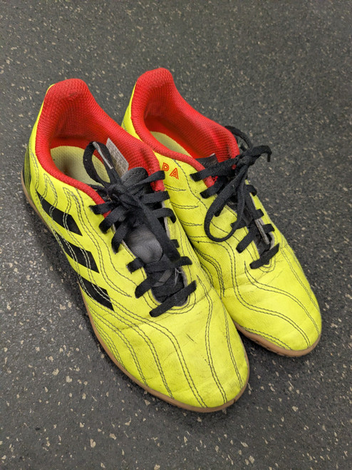 Vist Large View of Product Image Which is Used Adidas Soccer Indoor Shoes Yellow Junior 03