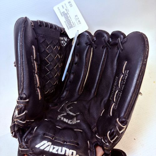 Vist Large View of Product Image Which is Used Mizuno GPP1206 BB/SB Glove RH Throw Black 12"
