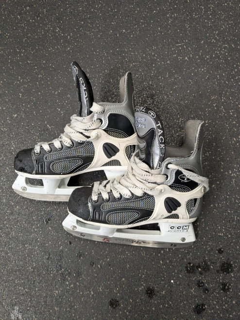 Vist Large View of Product Image Which is Used CCM 559 TACKS Junior Hockey Skate Junior 03.5