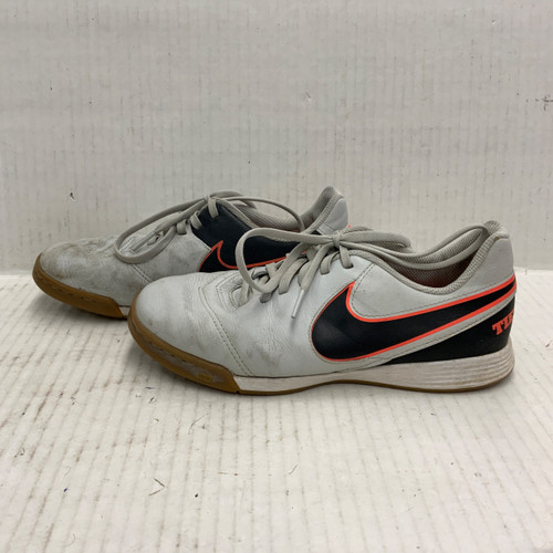Vist Large View of Product Image Which is Used Nike Soccer Indoor Shoes White Junior 05