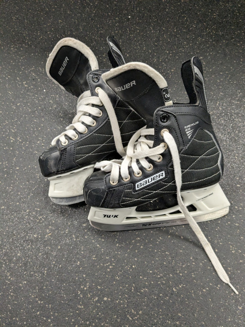 Vist Large View of Product Image Which is Used Bauer NEXUS 22 Junior Hockey Skate Junior 02