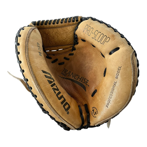 Vist Large View of Product Image Which is Used Wilson RON GUIDAY BB/SB Glove RH Throw Tan 13"