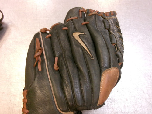 Vist Large View of Product Image Which is Used Nike M LOCK BB/SB Glove RH Throw Black 12 1/2"