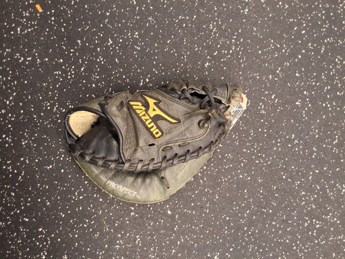 Vist Large View of Product Image Which is Used Mizuno GXC 112 BB/SB Catchers RH Throw Black 31 1/2"