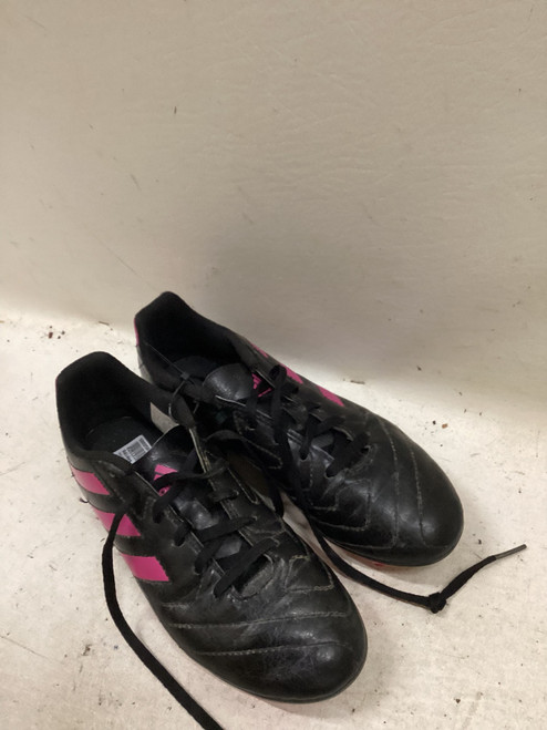 Vist Large View of Product Image Which is Used Adidas Soccer Cleats Black And Pink Junior 04