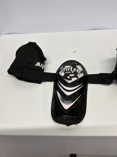 Vist Large View of Product Image Which is Used Soccer Shin Guards Junior Black SM