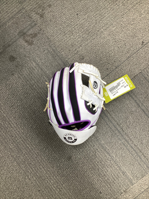 Vist Large View of Product Image Which is Used Wilson A200 BB/SB Glove RH Throw White 10"