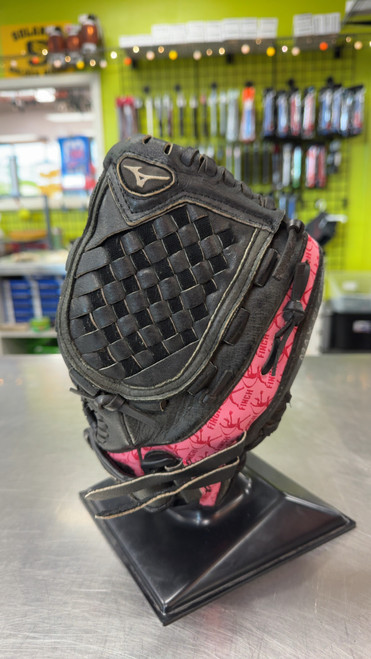 Vist Large View of Product Image Which is Used Mizuno FINCH RH Throw Fastpitch Gloves Black 11"