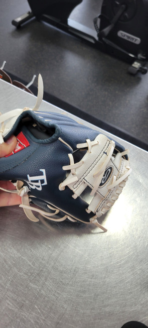 Vist Large View of Product Image Which is Used Rawlings 10 BB/SB Glove RH Throw White 10"