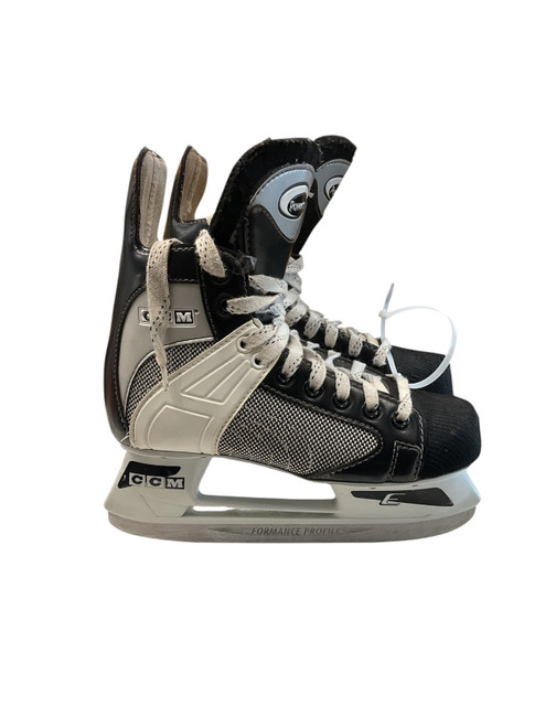 Vist Large View of Product Image Which is Used CCM POWERLINE 550 SZ 3 Junior Hockey Skate Junior 03