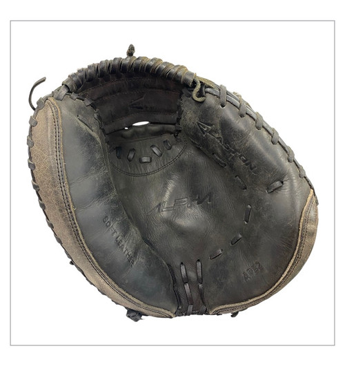 Vist Large View of Product Image Which is Used Easton 31.5IN ALPHA BB/SB Catchers RH Throw Black 31 1/2"