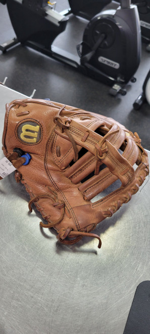 Vist Large View of Product Image Which is Used Wilson A800 BB/SB First Base RH Throw None 12"