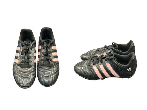Vist Large View of Product Image Which is Used Adidas TRAXION Soccer Cleats Black Junior 03
