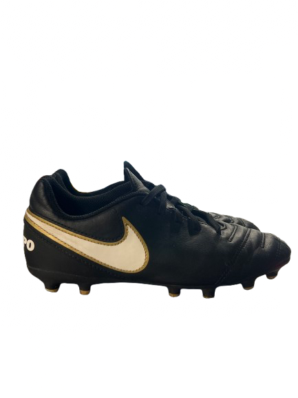 Vist Large View of Product Image Which is Used Nike Soccer Cleats Black Junior 02