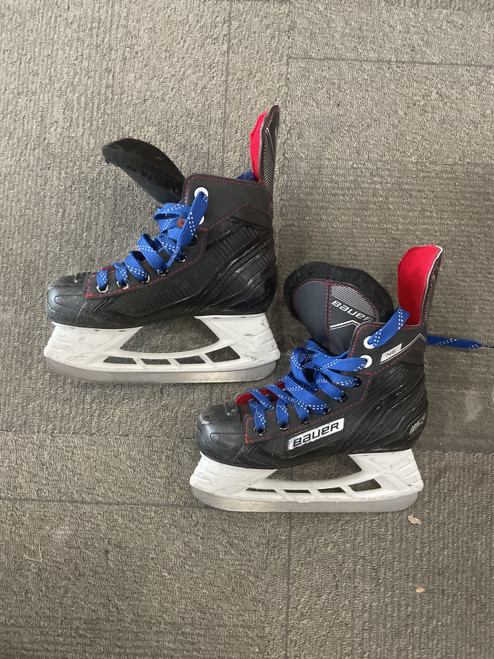 Vist Large View of Product Image Which is Used Bauer NS Junior Hockey Skate Junior 01.5