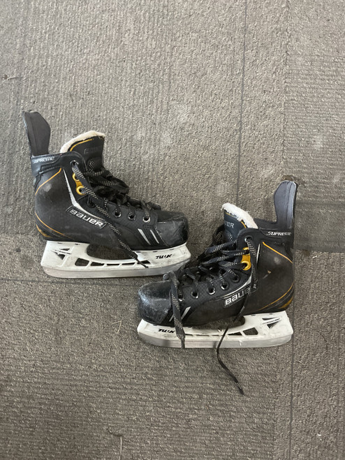 Vist Large View of Product Image Which is Used Bauer SUPREME ONE.6 Youth Hockey Skate Youth 13.5