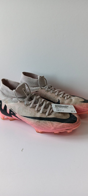 Vist Large View of Product Image Which is Used Nike Soccer Cleats Pink Senior 7.5