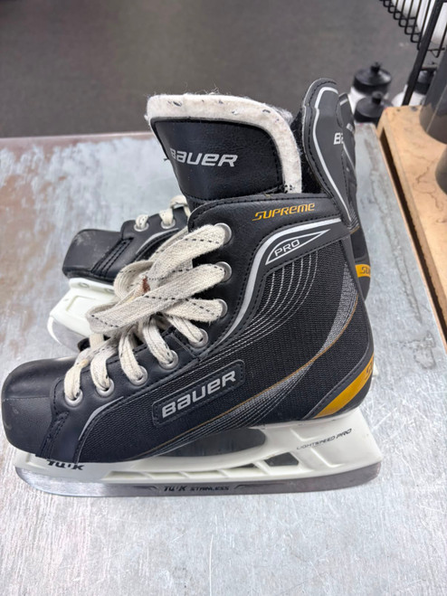 Vist Large View of Product Image Which is Used Bauer SUPREME PRO Senior Hockey Skate Senior 5