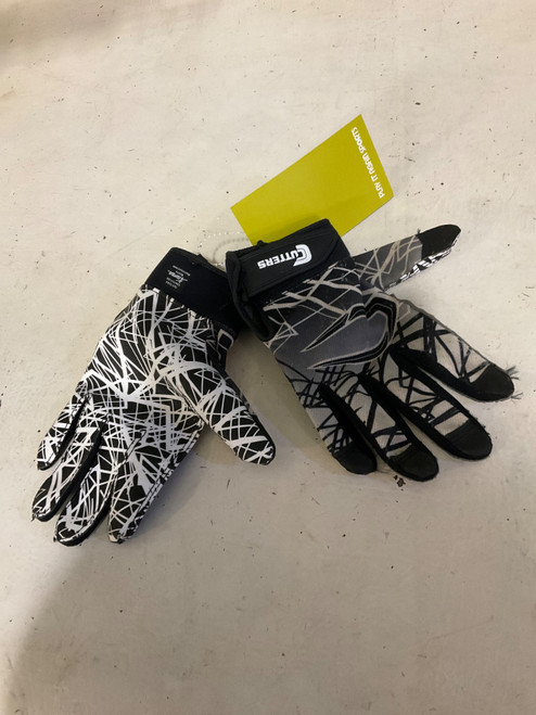 Vist Large View of Product Image Which is Used Cutters BB/SB Batting Gloves Black MD