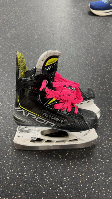 Vist Large View of Product Image Which is Used Bauer 3X Junior Hockey Skate Junior 01