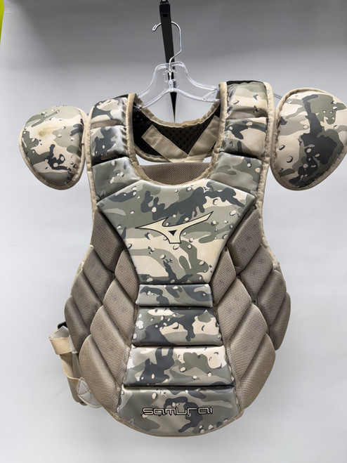 Vist Large View of Product Image Which is Used Mizuno SAMURI CAMO Catchers Chest Protector White Adult