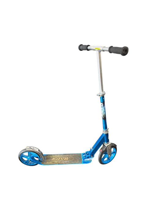 Vist Large View of Product Image Which is Used Razor METALLIC BLUE SCOOTER Scooter None