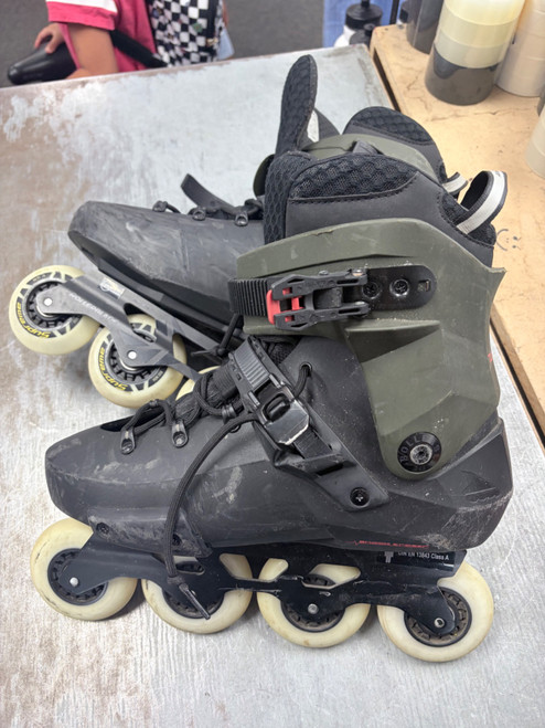 Vist Large View of Product Image Which is Used Rollerblade TWISTER Senior Rec Fitness Skates None Senior 10