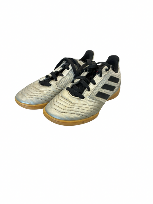 Vist Large View of Product Image Which is Used Adidas Soccer Indoor Shoes Grey Junior 01