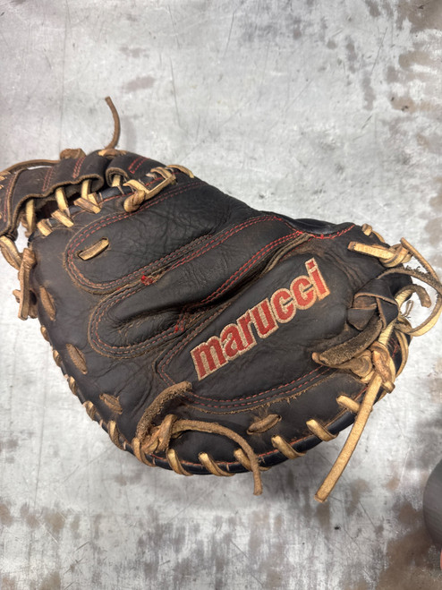 Vist Large View of Product Image Which is Used Marucci ACADIA SERIES BB/SB Catchers RH Throw Black 32"