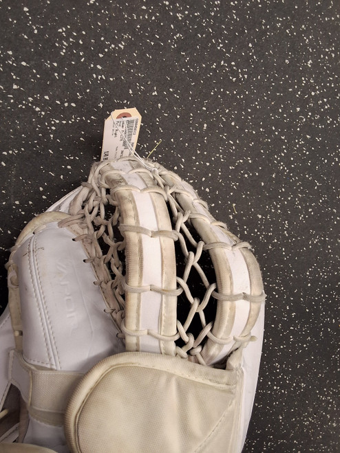 Vist Large View of Product Image Which is Used Bauer FLYLITE Inter Goalie Catcher White