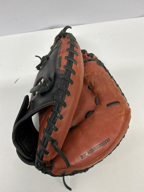Vist Large View of Product Image Which is Used Wilson A550 BB/SB Catchers RH Throw Black 32"