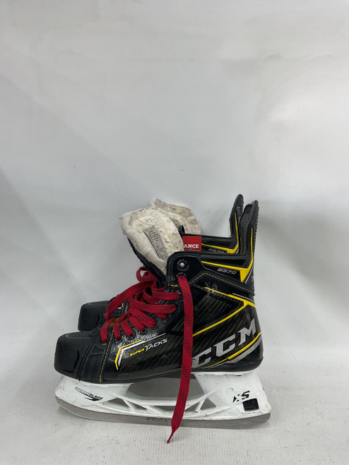 Vist Large View of Product Image Which is Used CCM 9370 Intermediate Hockey Skate Intermediate 6.0